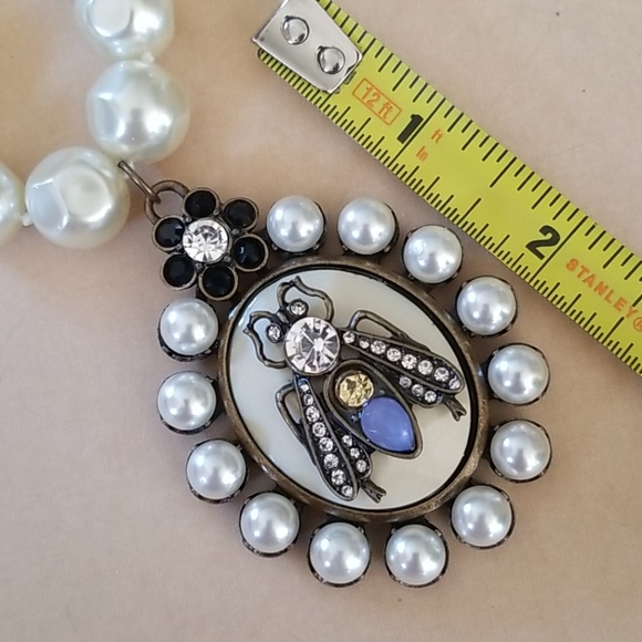 Hand Crafted Baroque Glass Pearl Queen Bee Pendant Necklace - Picture 7 of 12